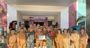 Bupati Halmahera Utara Berikan Penghargaan Kepada Satgas Yonarhanud 3/YBY Atas Partisipasi Tingkatkan Ekonomi Masyarakat