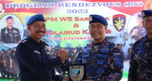 Perkuat Kerjasama, Ditpolairud Polda Kalbar bersama PPM Wilayah V Serawak Malaysia mengadakan Rendezvous diperairan Tanjung Datuk