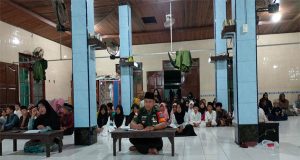 Tingkatkan Silaturahmi Babinsa 1202-03/SRY Hadiri Maulid Nabi Muhammad, SAW di Wilayah Binaan