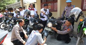 Kendaraan Dinas Di Kumpulkan Di Mapolres Pesisir Barat!!!