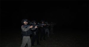 Gegana Brimob Kalbar Memaksimalkan Teknologi Latihan Menembak Malam Hari