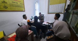 Berkas Perkara Lengkap, Sat Reskrim Polres Pesisir Barat Limpahkan Tersangka Ke Kejaksaan
