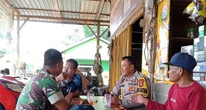 Sinergitas yang Solid: Bhabinkamtibmas dan Babinsa Menjaga Kamtibmas di Desa Engkersik