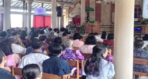 Polsek Kota Jembrana Mendukung Keamanan Peribadatan Minggu Kasih di Sebuah Gereja