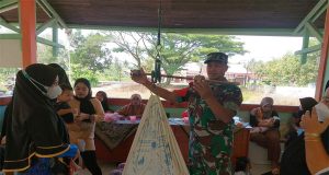 Babinsa Kodim 1202/Skw Turut Serta Melaksanakan Pendampingan Kegiatan Posyandu Di Desa Sungai Raya, Kec. Sungai Raya Kepulauan, Kab. Bengkayang