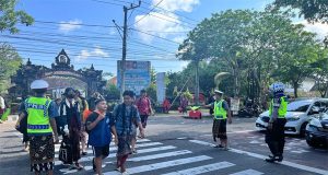Patroli Sat Lantas Polres Jembrana Dengan Cahaya birunya (Blue Light Patrol)