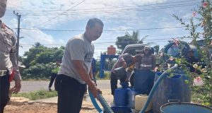 Sambut HUT Lalu Lintas Ke 68, Direktorat Lalu Lintas Polda Babel Salurkan Air Bersih Ke Masyarakat