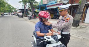 50 Helm SNI Gratis Dibagikan Polres Langkat Jelang Operasi Zebra 2023