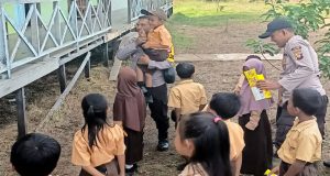 Jum’at Curhat, Polsek Pulau Maya Karimata Menerima Curhatan Para Guru SDN 01 Vilial Trans Kepuyu, Kec. Pulau Maya, Kab Kayong Utara