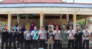 Antusias Warga Nasri Mendapat Bantuan Air Bersih Dari Polres Gunungkidul