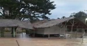 Jalan Lintas Gampong Rayeuk Kuta Terendam Banjir