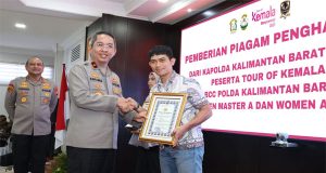 Raih juara Tour Of Kemala Banyuwangi 2023, Nina dan Dhani Atlet Sepeda Kalbar Dapat Penghargaan Dari Kapolda Kalbar
