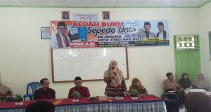 SAMEK Bedah Buku bersama Guru Besar UIN SUSQA Pekanbaru