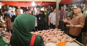 Turun Langsung Ke Pasar, Pj Gubernur Sumsel Agus Fatoni Minta Bupati/Walikota Gelar Pasar Murah