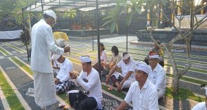 Polres Jembrana Melaksanakan Matur Piuning Ke Pura Dangkahayangan Indra Kusuma Dalam Rangka Ops Mantap Brata Agung 2023