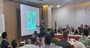 Pamen Ahli Bid. Sosbud Sahli Pangdam XII/Tpr Berikan Materi Pelatihan Kepemimpinan bagi Aparatur Pemerintah Desa