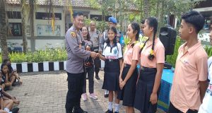 Kapolsek Melaya Menyama Braya (Jum’at Curhat) di SMPN 5 Melaya