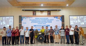 Bupati Dan Pejabat Beltim Minum Obat Kaki Gajah