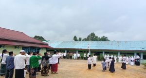 Wakili Kapolsek Belitang Hulu, Kanit Binmas Hadiri Upacara Hari Santri Nasional