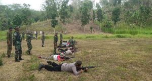 Kapolsek Melaya dan Kodim 1617/Jembrana Bersinergi dalam Latihan Menembak