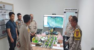 Kapolres Jembrana Lakukan Pengecekan Personil Operasi Mantap Brata Agung 2023-2024 Melalui Aplikasi SOT