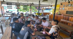 Kasi Humas Polres Kapuas Hulu Ngopi Bareng Awak Media