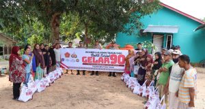 Polres Beltim Salurkan Air Bersih Dan Bagikan Sembako Kepada Warga