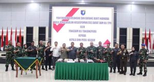 Pangdam XII/Tpr Serahkan Tersangka dan Barang Bukti Sabu 11 Kilogram Kepada BNNP Kalbar