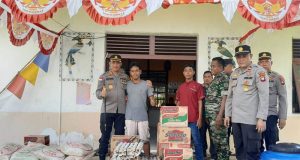 Kunjungi Desa Kampung Baru, Kapolres Sanggau Serahkan Bantuan Sosial