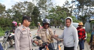 Polres Jayawijaya Sita Belasan Senjata Tajam Di Pasar Jibama