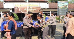 Bakti Sosial Polres Jembrana : Bagikan Sembako Kepada Masyarakat Kurang Mampu