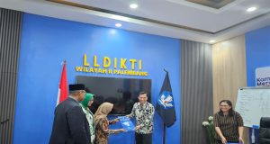 Andi Surya; UMITRA Memiliki Guru Besar Pertama Bidang Kesehatan, Hari ini SK Prof. Dr. Atikah Adyas, SKM, MDM., Diserahkan oleh LLDIKTI II