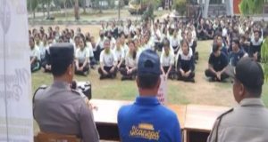 Kapolsek Melaya Menginspirasi Siswa-Siswi SMKN 4 Negara Dalam Kegiatan Jum’at Curhat Menyama Braya