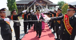 Purna Tugas, 7 Anggota Polres Demak Diarak Becak