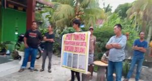 Stop Pembohongan Publik! Masyarakat Berunjuk Rasa Terkait Ijazah Palsu Salah Satu Calon Kades