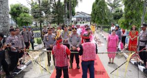 Tingkatkan Profesionalitas Dan Perkuat Soliditas, Kapolda Kalbar Beri Arahan Kepada Personel Polres Landak dan polres Sanggau