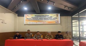 Kapolres Landak Laksanakan Penandatanganan Perjanjian Kerjasama dengan Bawaslu Kabupaten Landak
