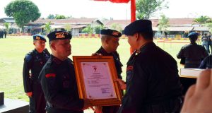 HUT ke-78 Korps Brimob, Kapolda dan Wakapolda Sulteng Diangkat Jadi Warga Kehormatan