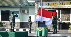 Upacara Hari Kesadaran Nasional (HKN) Satbrimob Polda Kalbar Bersama Dengan Personel TNI di Mako Zidam XII/TPR