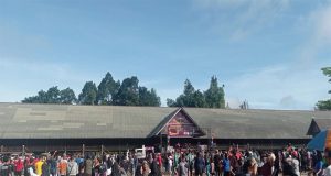 Personel Polres Sekadau Amankan Acara Senam Sehat Pemilu 2024 Bersama KPU