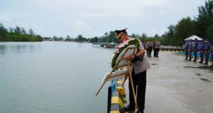 Sambut HUT Airud Ke-73, Sat Polairud Polres Beltim Gelar Upacara Pelarungan Bunga