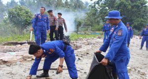Bersih Pantai Dan Tanam Mangrove Cara Ditpolairud Polda Sulteng Peringati HUT ke-73 Polairud Polri