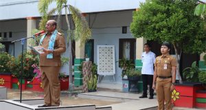 Pj Gubernur Babel Pimpin Ikrar Dan Pakta Integritas Netralitas ASN, Guru, Tenaga Kontrak Babel Di Belitung Timur