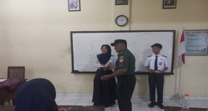 Danramil 01/Jepara Sosilaisasikan Ideologi Pancasila Kepada Siswa SMP