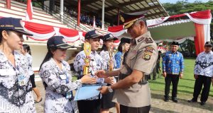 Wakapolres Jembrana Hadiri Peringatan HUT KORPRI Ke-52 dan HUT PGRI Ke-78 di Stadion Pecangakan