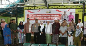 Polda Sulut Salurkan 200 Paket Sembako dan Pemeriksaan Kesehatan di Girian Permai, ini Kata Habib Abdullah