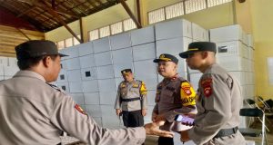 Waka Ops Res Bersama Pejabat Operasi Mantap Brata Kapuas 2023-2024 Di Polres Singkawang Lakukan Pengecekan Gudang Logistik Pemilu