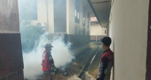 Polres Landak Lakukan Fogging Upaya Pencegahan DBD