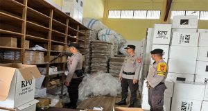 Personel Polres Singkawang Yang Terlibat OMB Laksanakan Pengamanan Gudang Logistik Pemilu