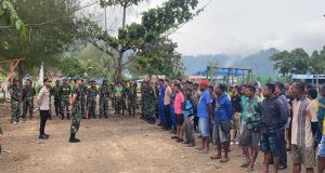 Cegah Banjir, Kodim1709/Yawa Gelar Karya Bakti Pembersihan Pasar